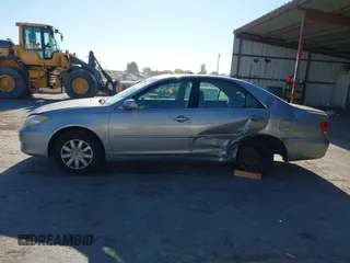 2005 Toyota Camry LE z VIN 4T1BE30K65U543152, wystawiony jako IAAI lot #42183864 z przebiegiem 228 285 mil mil oraz . Historia ofert i sprzedaży dostępna na DreamBid. Obrazek 14.