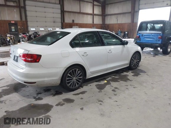 2015 Volkswagen Jetta SE z VIN 3VWD17AJ2FM427343, wystawiony jako IAAI lot #42520443 z przebiegiem 60 409 mil mil oraz . Historia ofert i sprzedaży dostępna na DreamBid. Obrazek 4.