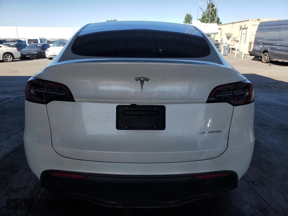 2024 Tesla Model Y Long Range с VIN 7SAYGDEE0RF981488, выставлен на аукционе Copart как лот 58704135 с пробегом 21 417 миль миль и Списание • Salvage title. История ставок и продаж доступна на DreamBid. Изображение 6.