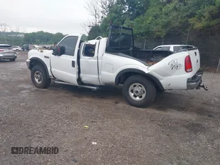 2004 Ford F-250 XL z VIN 1FTNX21L14EA34902, wystawiony jako IAAI lot #42610827 z przebiegiem Nie podano mil oraz . Historia ofert i sprzedaży dostępna na DreamBid. Obrazek 3.