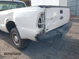 2008 Ford F-250 XL z VIN 1FTNF20598EE50997, wystawiony jako IAAI lot #41509936 z przebiegiem 116 485 mil mil oraz . Historia ofert i sprzedaży dostępna na DreamBid. Obrazek 6.