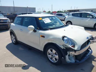 2016 MINI Hardtop z VIN WMWXP5C54G3B76234, wystawiony jako IAAI lot #41971876 z przebiegiem 34 800 mil mil oraz . Historia ofert i sprzedaży dostępna na DreamBid. Obrazek 1.