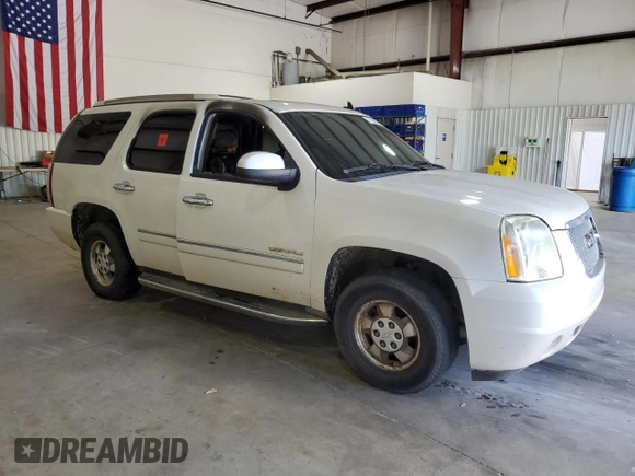 2011 GMC Yukon Denali with VIN 1GKS1EEF5BR398566, listed as a Copart auction lot 71068254 with 0 mi miles and Salvage Title. Bid and sale history available at carsss.com. Image 4.