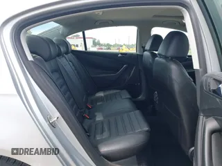 2008 Volkswagen Passat 3.6L V6 z VIN WVWCU73C08P047208, wystawiony jako IAAI lot #42022087 z przebiegiem 241 922 mil mil oraz . Historia ofert i sprzedaży dostępna na DreamBid. Obrazek 8.