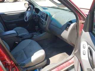 2005 Ford Escape XLT z VIN 1FMYU03125KA93980, wystawiony jako IAAI lot #42851032 z przebiegiem 196 031 mil mil oraz . Historia ofert i sprzedaży dostępna na DreamBid. Obrazek 5.