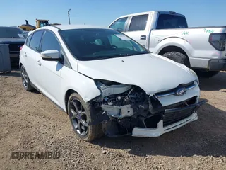 2014 Ford Focus SE z VIN 1FADP3K22EL265804, wystawiony jako IAAI lot #41990109 z przebiegiem 110 479 mil mil oraz . Historia ofert i sprzedaży dostępna na DreamBid. Obrazek 1.