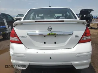 2008 Nissan Versa S z VIN 3N1BC11E18L395470, wystawiony jako Copart lot #58639875 z przebiegiem 194 493 mil mil oraz Czysty tytuł • Clean title. Historia ofert i sprzedaży dostępna na DreamBid. Obrazek 6.