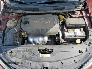 2015 Chrysler 200 S z VIN 1C3CCCBB7FN590895, wystawiony jako Copart lot #58063265 z przebiegiem 115 611 mil mil oraz Szkoda całkowita • Salvage title. Historia ofert i sprzedaży dostępna na DreamBid. Obrazek 11.