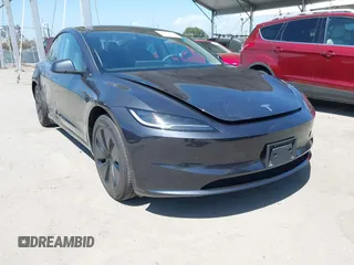 2024 Tesla Model 3 z VIN 5YJ3E1EA0RF724579, wystawiony jako IAAI lot #42272733 z przebiegiem 3834 mil mil oraz . Historia ofert i sprzedaży dostępna na DreamBid. Obrazek 1.