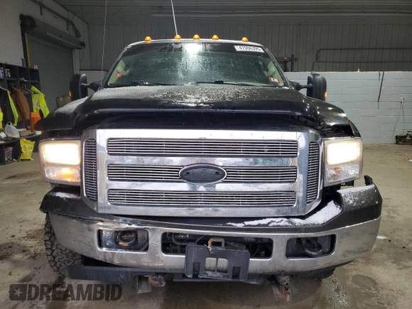 2005 Ford F-250 XL with VIN 1FTSX21P35EB41618, listed as a Copart auction lot 47006395 with 145,902 mi miles and Salvage Title. Bid and sale history available at DreamBid. Image 5.