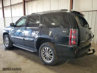 2008 GMC Yukon Denali with VIN 1GKFK63868J131422, listed as a Copart auction lot 77600024 with 177,198 mi miles and Salvage Title. Bid and sale history available at carsss.com. Image 2.
