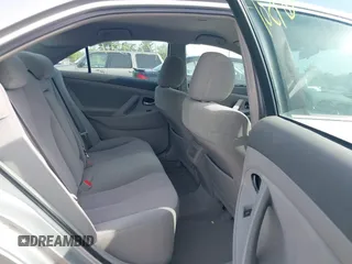 2011 Toyota Camry LE z VIN 4T1BF3EKXBU607307, wystawiony jako IAAI lot #42269501 z przebiegiem 153 051 mil mil oraz . Historia ofert i sprzedaży dostępna na DreamBid. Obrazek 8.