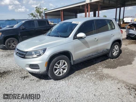 2012 Volkswagen Tiguan SE z VIN WVGAV7AX0CW509206, wystawiony jako Copart lot #52226395 z przebiegiem 108 922 mil mil oraz Szkody całkowita. Historia ofert i sprzedaży dostępna na DreamBid. Obrazek 1.