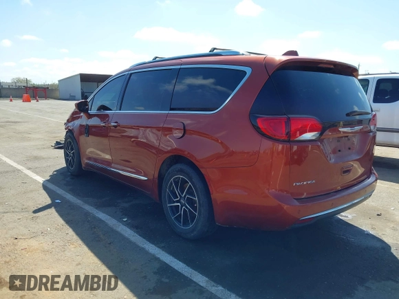 2018 Chrysler Pacifica Touring L Plus z VIN 2C4RC1EG7JR158725, wystawiony jako IAAI lot #41949702 z przebiegiem 113 111 mil mil oraz . Historia ofert i sprzedaży dostępna na DreamBid. Obrazek 3.
