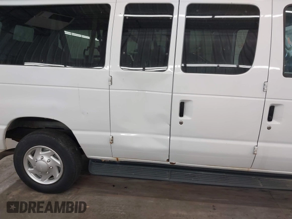 2013 Ford Econoline Passenger XL z VIN 1FBNE3BL7DDA62126, wystawiony jako IAAI lot #42354986 z przebiegiem 66 906 mil mil oraz . Historia ofert i sprzedaży dostępna na DreamBid. Obrazek 6.