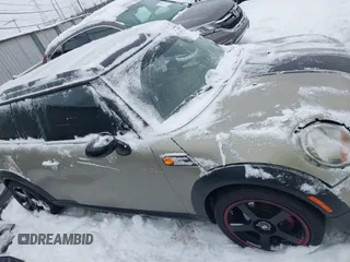 2011 MINI Clubman z VIN WMWZF3C51BTX82001, wystawiony jako IAAI lot #41310574 z przebiegiem 109 520 mil mil oraz . Historia ofert i sprzedaży dostępna na DreamBid. Obrazek 14.