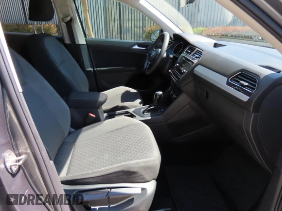 2021 Volkswagen Tiguan S with VIN 3VV1B7AX2MM125993, listed as a Copart auction lot 55641825 with 95,479 mi miles and Clean Title. Bid and sale history available at DreamBid. Image 5.