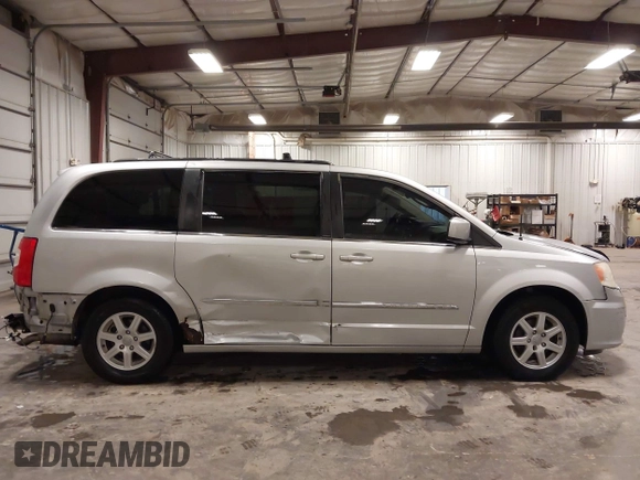 2011 Chrysler Town & Country Touring z VIN 2A4RR5DGXBR723116, wystawiony jako IAAI lot #42156888 z przebiegiem 177 591 mil mil oraz . Historia ofert i sprzedaży dostępna na DreamBid. Obrazek 14.