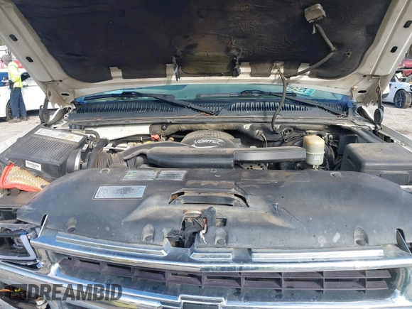 2002 Chevrolet Tahoe LS with VIN 1GNEC13Z52R329554, listed as a IAAI auction lot 41629942 with 232,374 mi miles and . Bid and sale history available at DreamBid. Image 10.