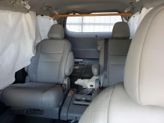 2018 Toyota Sienna XLE Auto Access Seat с VIN 5TDYZ3DC7JS905865, выставлен на аукционе Copart как лот 62263995 с пробегом Не указан миль и Списание • Salvage title. История ставок и продаж доступна на DreamBid. Изображение 10.
