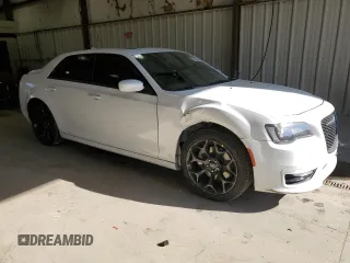 2020 Chrysler 300 S z VIN 2C3CCABT9LH181069, wystawiony jako Copart lot #76281354 z przebiegiem 66 773 mil mil oraz Szkoda całkowita • Salvage title. Historia ofert i sprzedaży dostępna na DreamBid. Obrazek 4.