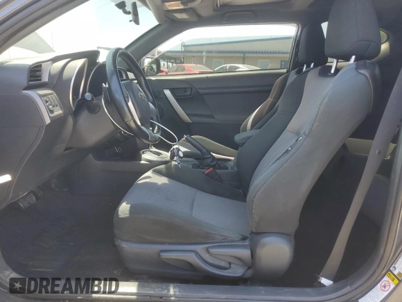 2015 Scion tC z VIN JTKJF5C76FJ010813, wystawiony jako Copart lot #58987575 z przebiegiem 108 709 mil mil oraz Szkoda całkowita • Salvage title. Historia ofert i sprzedaży dostępna na DreamBid. Obrazek 7.