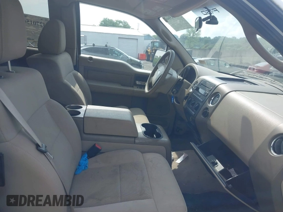 2004 Ford F-150 STX z VIN 1FTRX14W84NC21782, wystawiony jako IAAI lot #42701566 z przebiegiem 127 689 mil mil oraz . Historia ofert i sprzedaży dostępna na DreamBid. Obrazek 5.