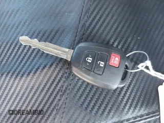 2017 Toyota Tacoma SR z VIN 5TFSX5EN9HX057404, wystawiony jako IAAI lot #40831578 z przebiegiem 91 434 mil mil oraz . Historia ofert i sprzedaży dostępna na DreamBid. Obrazek 11.