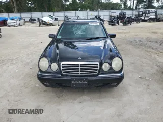 1999 Mercedes-Benz E 320 z VIN WDBJF65H4XA857249, wystawiony jako Copart lot #59337225 z przebiegiem 149 953 mil mil oraz Szkoda całkowita • Salvage title. Historia ofert i sprzedaży dostępna na DreamBid. Obrazek 5.