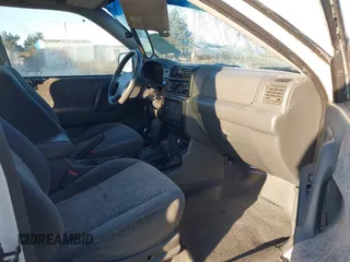 2001 Isuzu Rodeo S with VIN 4S2DM58W014335513, listed as a IAAI auction lot 41529329 with 173,891 mi miles and . Bid and sale history available at DreamBid. Image 5.