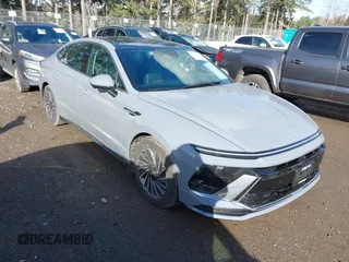 2025 Hyundai Sonata Hybrid Limited with VIN KMHL54JJ6SA105776, listed as a IAAI auction lot 41707662 with 1,428 mi miles. Bid and sale history available at carsss.com. Image 1.