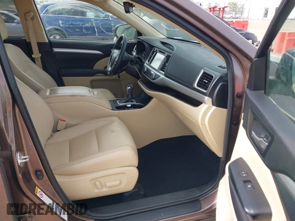 2017 Toyota Highlander XLE with VIN 5TDJZRFH4HS483304, listed as a IAAI auction lot 42134994 with 115,322 mi miles and . Bid and sale history available at DreamBid. Image 5.