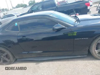 2015 Chevrolet Camaro SS с VIN 2G1FJ1EW7F9103577, выставлен на аукционе IAAI как лот 42401894 с пробегом 82 225 миль миль и . История ставок и продаж доступна на DreamBid. Изображение 13.