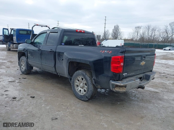2018 Chevrolet Silverado 1500 LT with VIN 1GCVKREC3JZ323740, listed as a IAAI auction lot 41636517 with 198,422 mi miles. Bid and sale history available at carsss.com. Image 3.