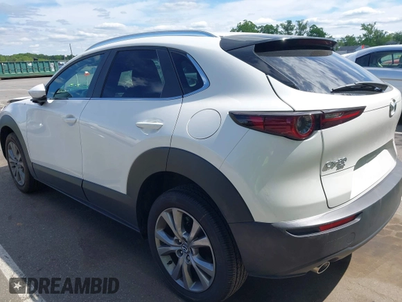 2025 Mazda CX-30 S Preferred z VIN 3MVDMBCM6SM781993, wystawiony jako IAAI lot #42275528 z przebiegiem 5 604 mil mil oraz . Historia ofert i sprzedaży dostępna na DreamBid. Obrazek 3.