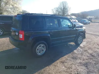 2016 Jeep Patriot Sport with VIN 1C4NJPBAXGD699514, listed as a IAAI auction lot 41945662 with 100,111 mi miles. Bid and sale history available at carsss.com. Image 4.