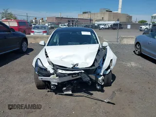 2023 Tesla Model 3 z VIN 5YJ3E1EA5PF553275, wystawiony jako IAAI lot #42132154 z przebiegiem Nie podano mil oraz . Historia ofert i sprzedaży dostępna na DreamBid. Obrazek 12.