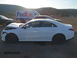 2024 Mercedes-Benz CLA 250 z VIN W1K5J4HB7RN450668, wystawiony jako IAAI lot #41333911 z przebiegiem 10 819 mil mil oraz . Historia ofert i sprzedaży dostępna na DreamBid. Obrazek 14.