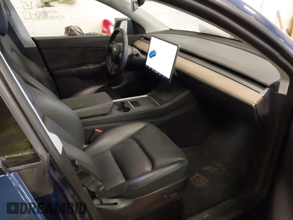 2021 Tesla Model Y Long Range with VIN 5YJYGDEE2MF185945, listed as a IAAI auction lot 41599029 with 53,815 mi miles and . Bid and sale history available at DreamBid. Image 5.