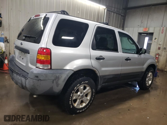 2005 Ford Escape XLT z VIN 1FMYU93145KA20050, wystawiony jako Copart lot #76794024 z przebiegiem 98 559 mil mil oraz Szkoda całkowita • Salvage title. Historia ofert i sprzedaży dostępna na DreamBid. Obrazek 3.