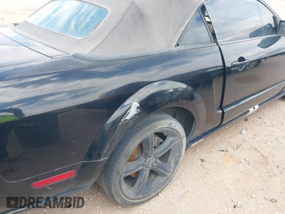 2007 Ford Mustang GT Deluxe z VIN 1ZVHT85H575287613, wystawiony jako IAAI lot #42543302 z przebiegiem Nie podano mil oraz . Historia ofert i sprzedaży dostępna na DreamBid. Obrazek 6.