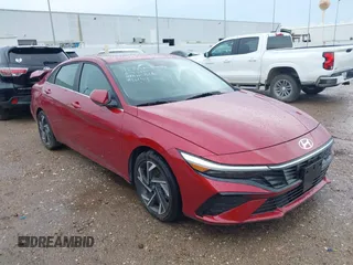 2025 Hyundai Elantra SEL Convenience z VIN KMHLS4DGXSU000892, wystawiony jako IAAI lot #42483737 z przebiegiem 1 396 mil mil oraz . Historia ofert i sprzedaży dostępna na DreamBid. Obrazek 1.