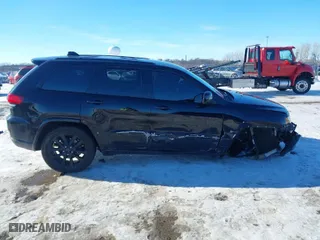 2018 Jeep Grand Cherokee Altitude with VIN 1C4RJFAG8JC120163, listed as a IAAI auction lot 41352989 with 97,908 mi miles. Bid and sale history available at carsss.com. Image 14.