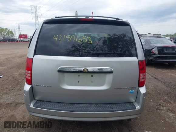 2010 Chrysler Town & Country Touring z VIN 2A4RR5D16AR305744, wystawiony jako IAAI lot #42159653 z przebiegiem 189 993 mil mil oraz . Historia ofert i sprzedaży dostępna na DreamBid. Obrazek 17.