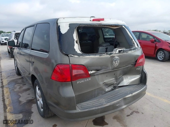 2010 Volkswagen Routan SE with VIN 2V4RW3D1XAR407847, listed as a IAAI auction lot 42020588 with 233,095 mi miles. Bid and sale history available at carsss.com. Image 6.