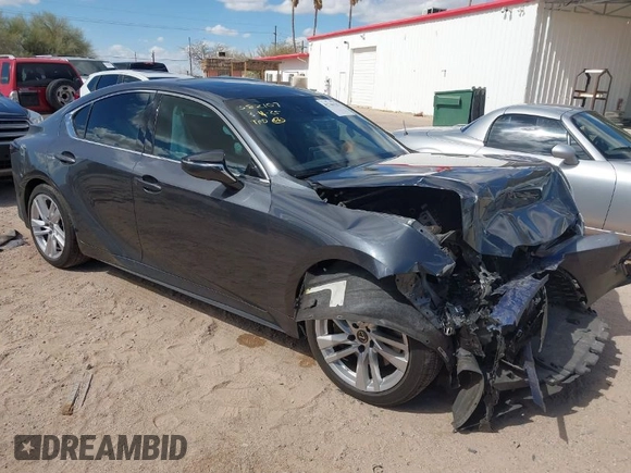 2021 Lexus IS 300 z VIN JTHC81F21M5046836, wystawiony jako IAAI lot #41746130 z przebiegiem 41 806 mil mil oraz . Historia ofert i sprzedaży dostępna na DreamBid. Obrazek 1.