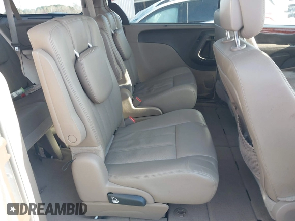 2015 Chrysler Town & Country Touring L z VIN 2C4RC1CG5FR728019, wystawiony jako IAAI lot #41848508 z przebiegiem 118 612 mil mil oraz . Historia ofert i sprzedaży dostępna na DreamBid. Obrazek 8.