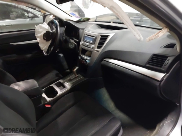 2014 Subaru Outback 2.5i with VIN 4S4BRBAC8E3213072, listed as a IAAI auction lot 41840384 with 186,370 mi miles. Bid and sale history available at carsss.com. Image 5.