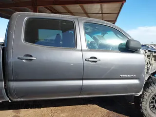 2011 Toyota Tacoma with VIN 3TMMU4FN0BM032561, listed as a IAAI auction lot 41190472 with 188,862 mi miles and . Bid and sale history available at DreamBid. Image 14.