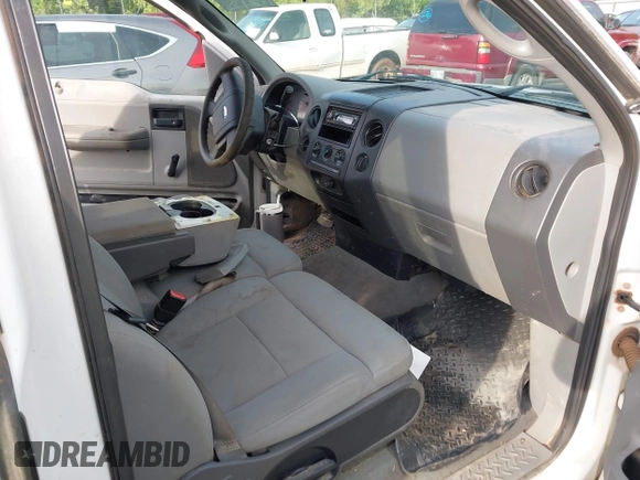 2004 Ford F-150 STX с VIN 1FTRX12W24NA10953, выставлен на аукционе IAAI как лот 42763234 с пробегом 262 484 миль миль и . История ставок и продаж доступна на DreamBid. Изображение 5.